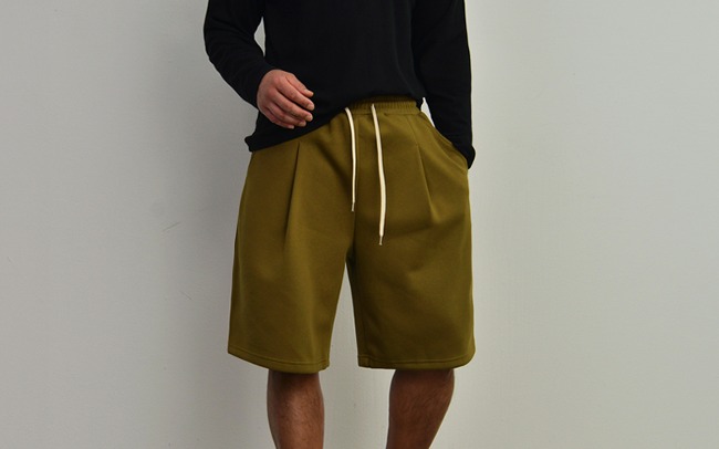 Deep One-tuck Double Layer Bermuda-Shorts 639