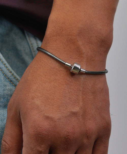 Classy Silver Cuff-Bracelet 555